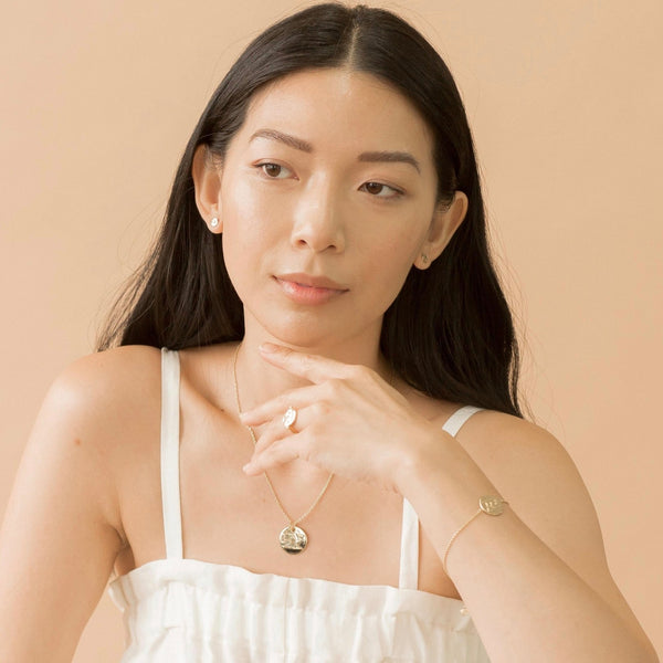 Young women necklace outlet